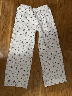 Demetra by Aeropostale White Wide Leg Pants with Purple Floral Print